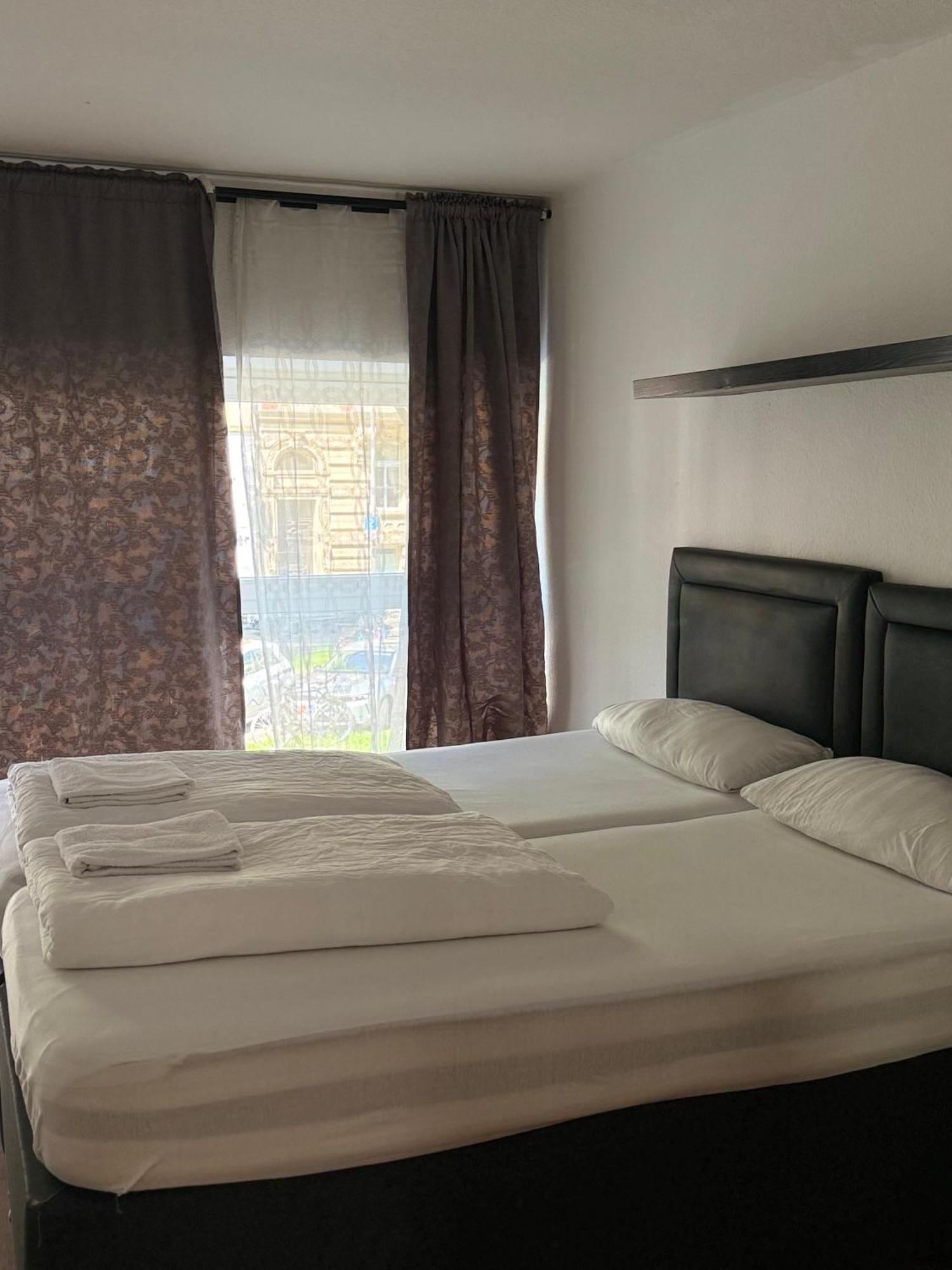 Hotel Garni Emir Cologne Exterior photo