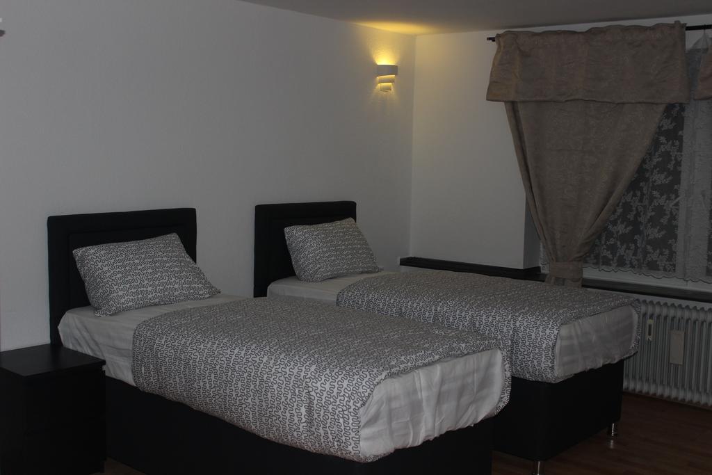 Hotel Garni Emir Cologne Exterior photo
